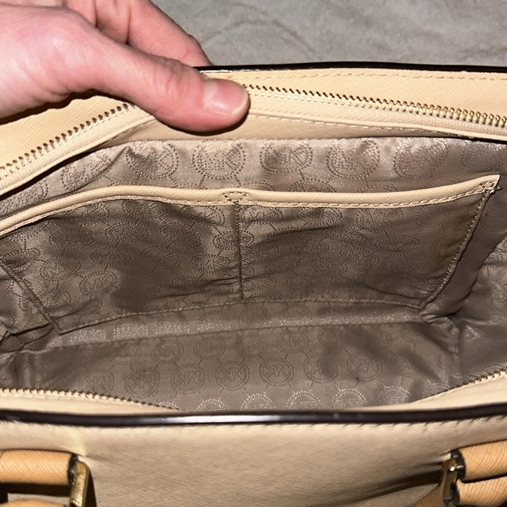 Michael Kors crossbody. - Picture 11 of 11
